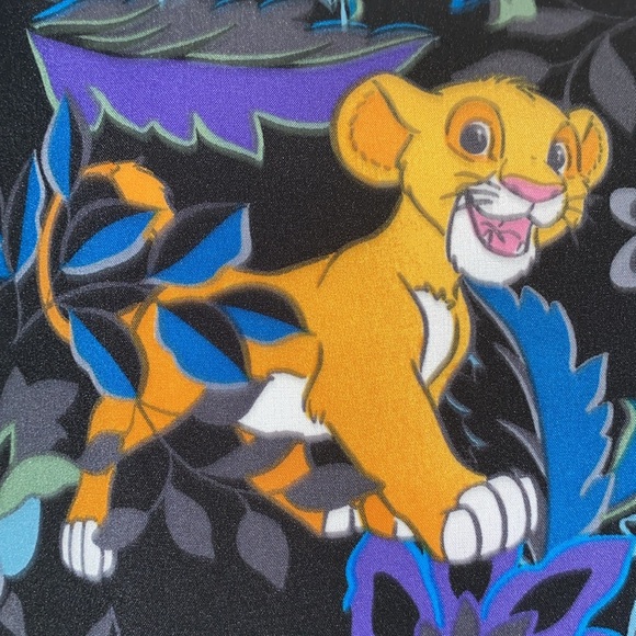 Disney The Lion King Simba Ladies Scrub Top Short Sleeve Shirt Size XS Medical - Picture 3 of 11